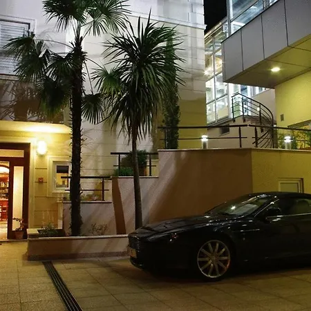 Vera Hotel 4*