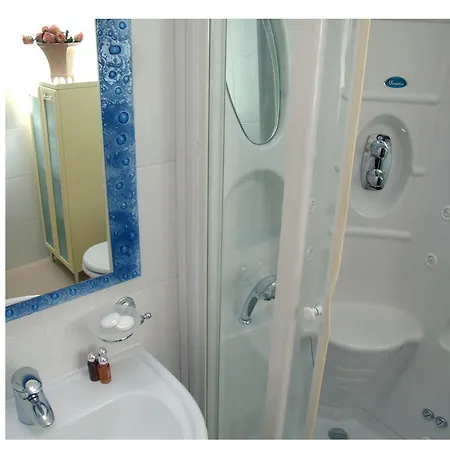 Vera Hotel 4*